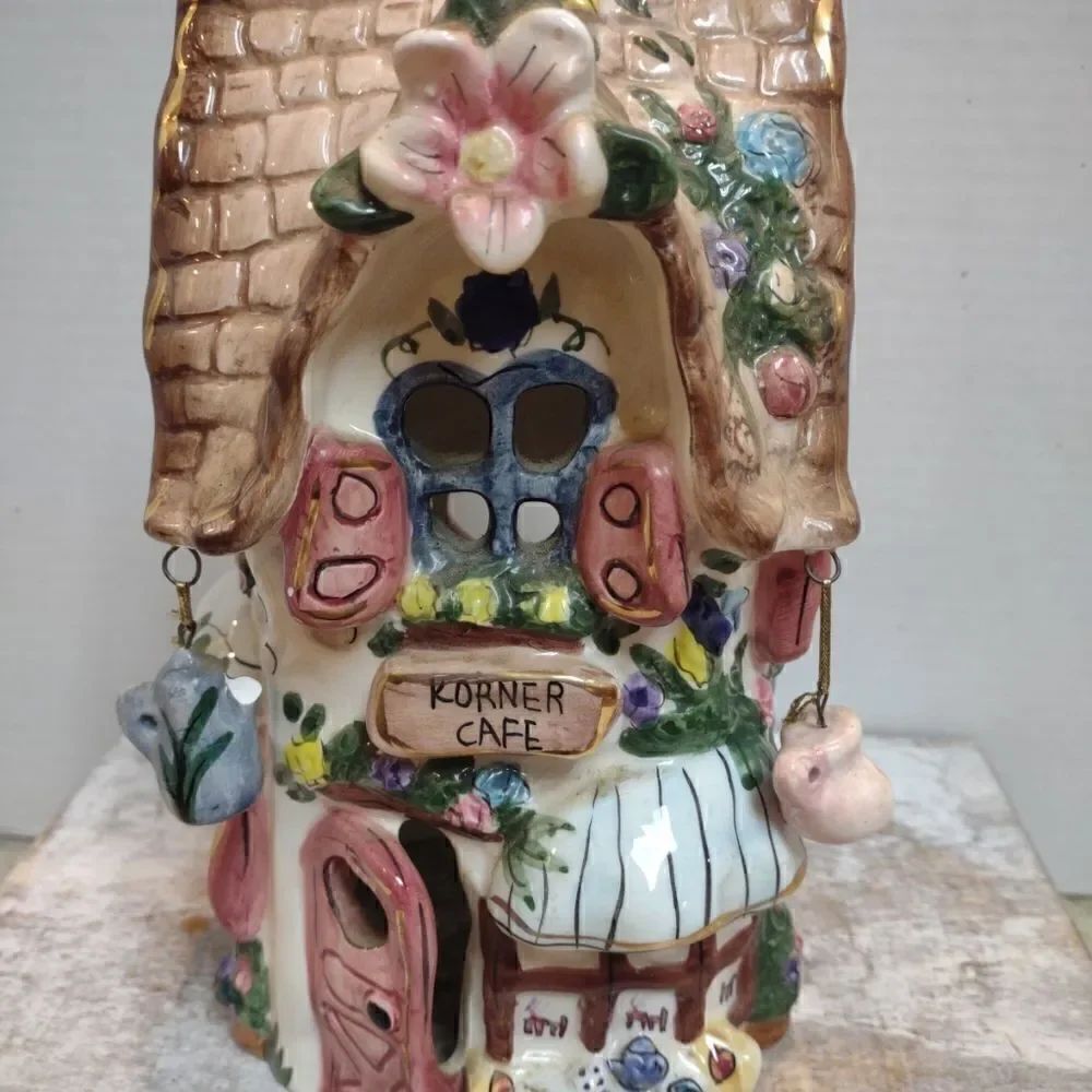 👍 Fairy Cottage Korner Cafe Candle Holder. C4